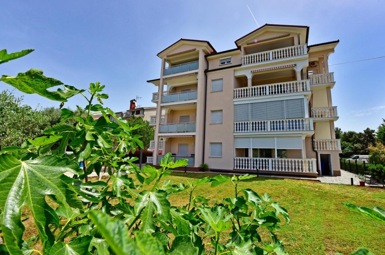 Apartments Elin Sofia Пореч Екстер'єр фото