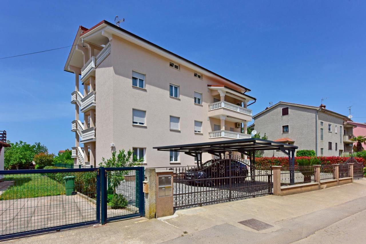Apartments Elin Sofia Пореч Екстер'єр фото