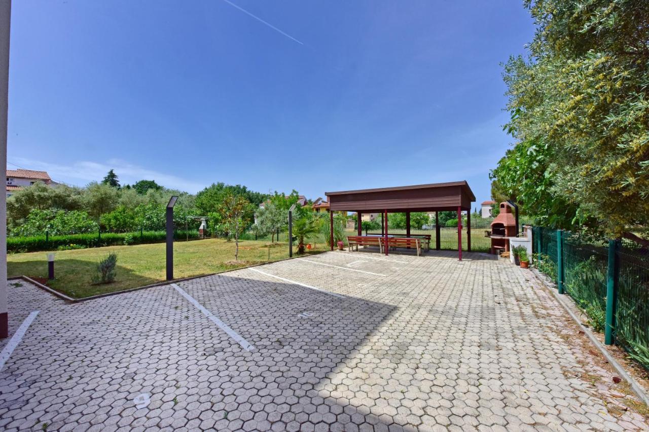 Apartments Elin Sofia Пореч Екстер'єр фото