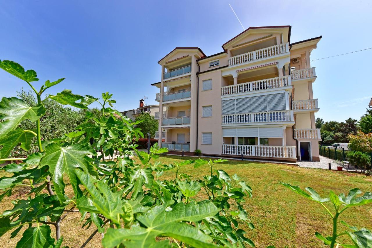 Apartments Elin Sofia Пореч Екстер'єр фото