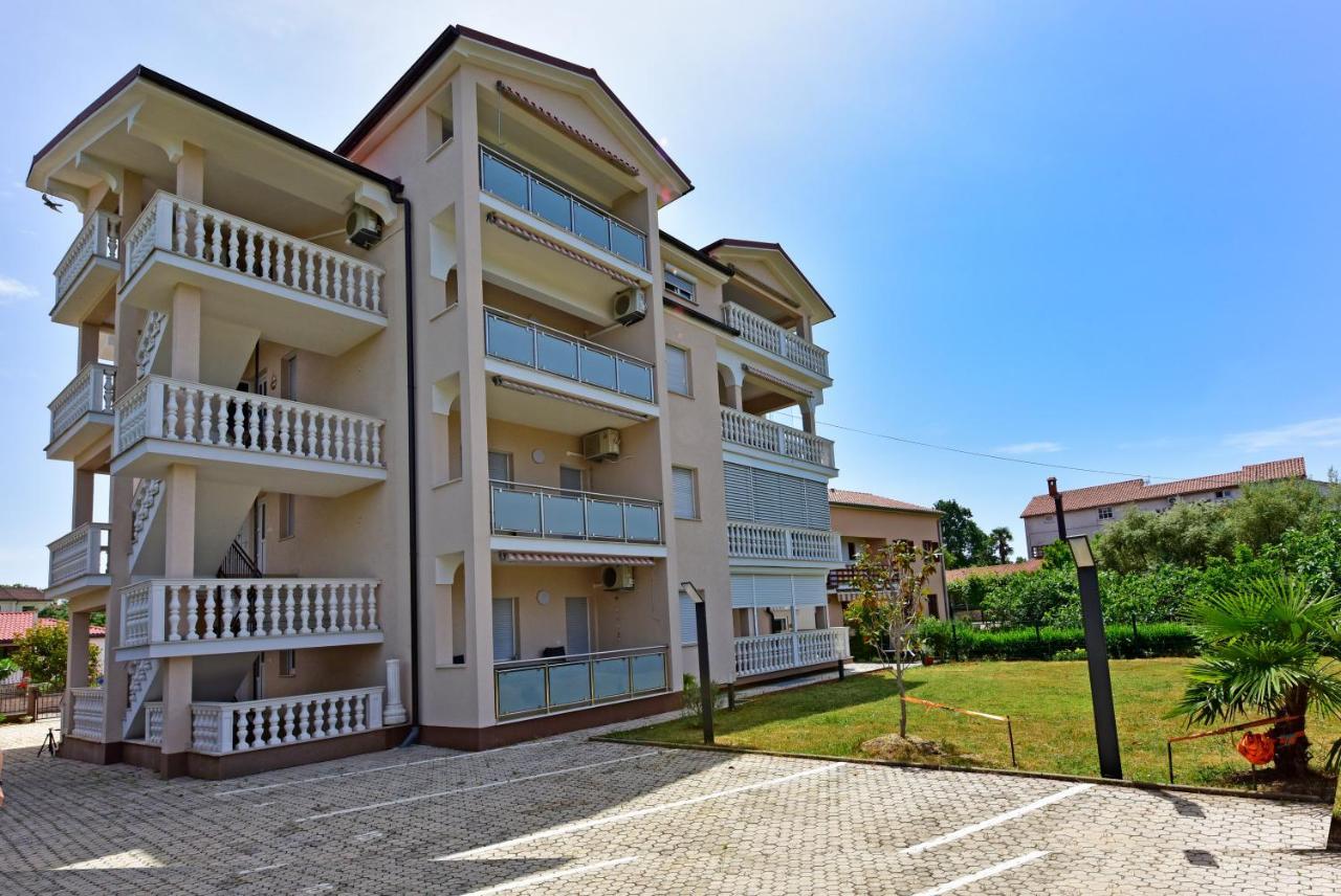 Apartments Elin Sofia Пореч Екстер'єр фото