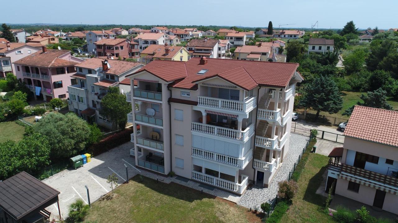Apartments Elin Sofia Пореч Екстер'єр фото